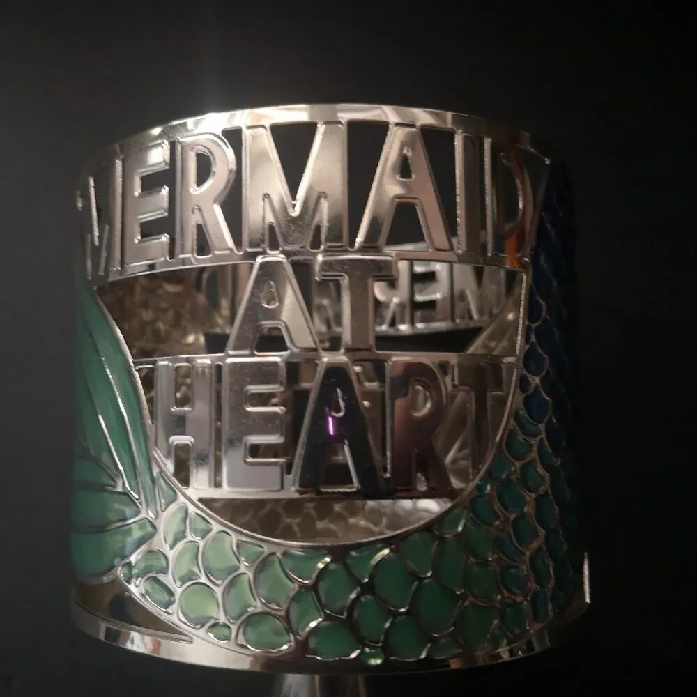 Bath & Body Works "Mermaid at Heart" Pedestal 3-Wick Candle Holder Retired - Picture 3 of 5